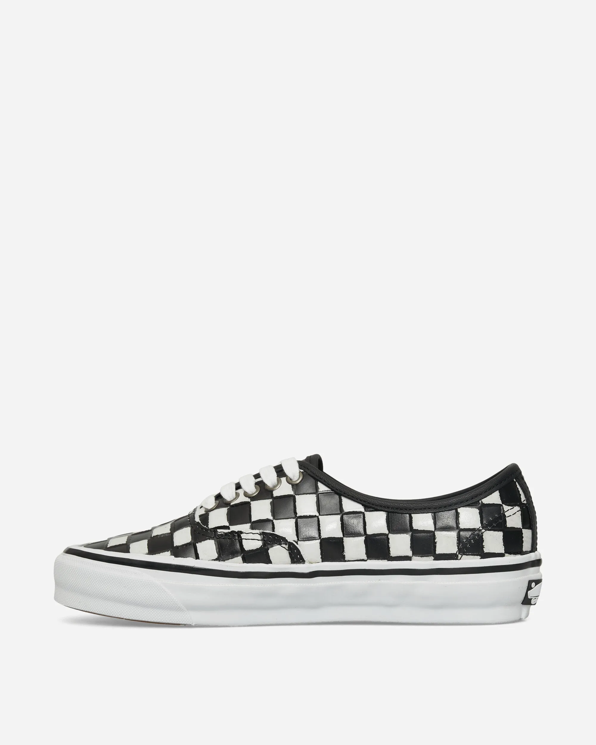 Authentic 44 Leather Check Vibram Sneakers Black / White
