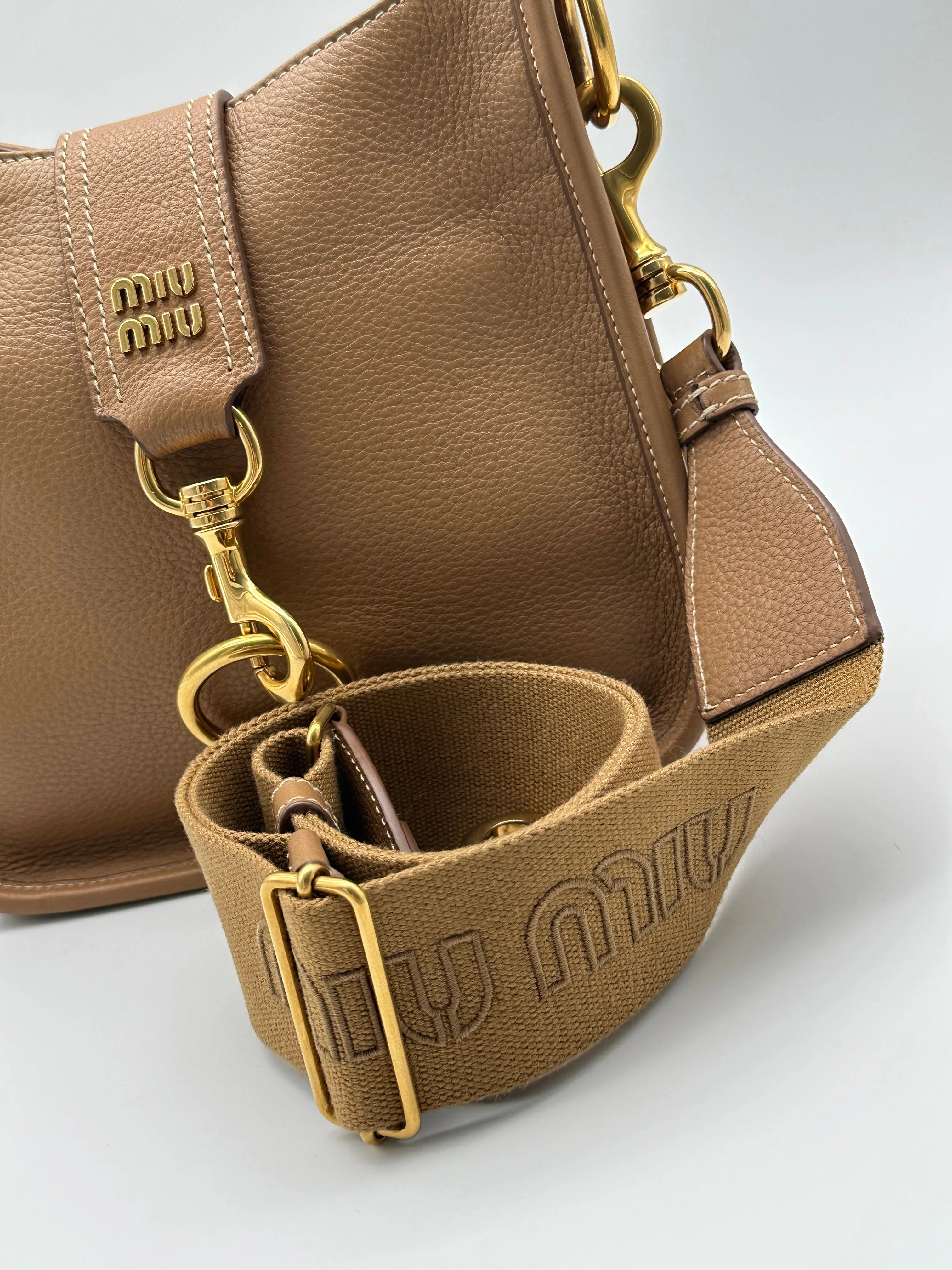 Borsa Con Gancio Oro E Tracolla Logata