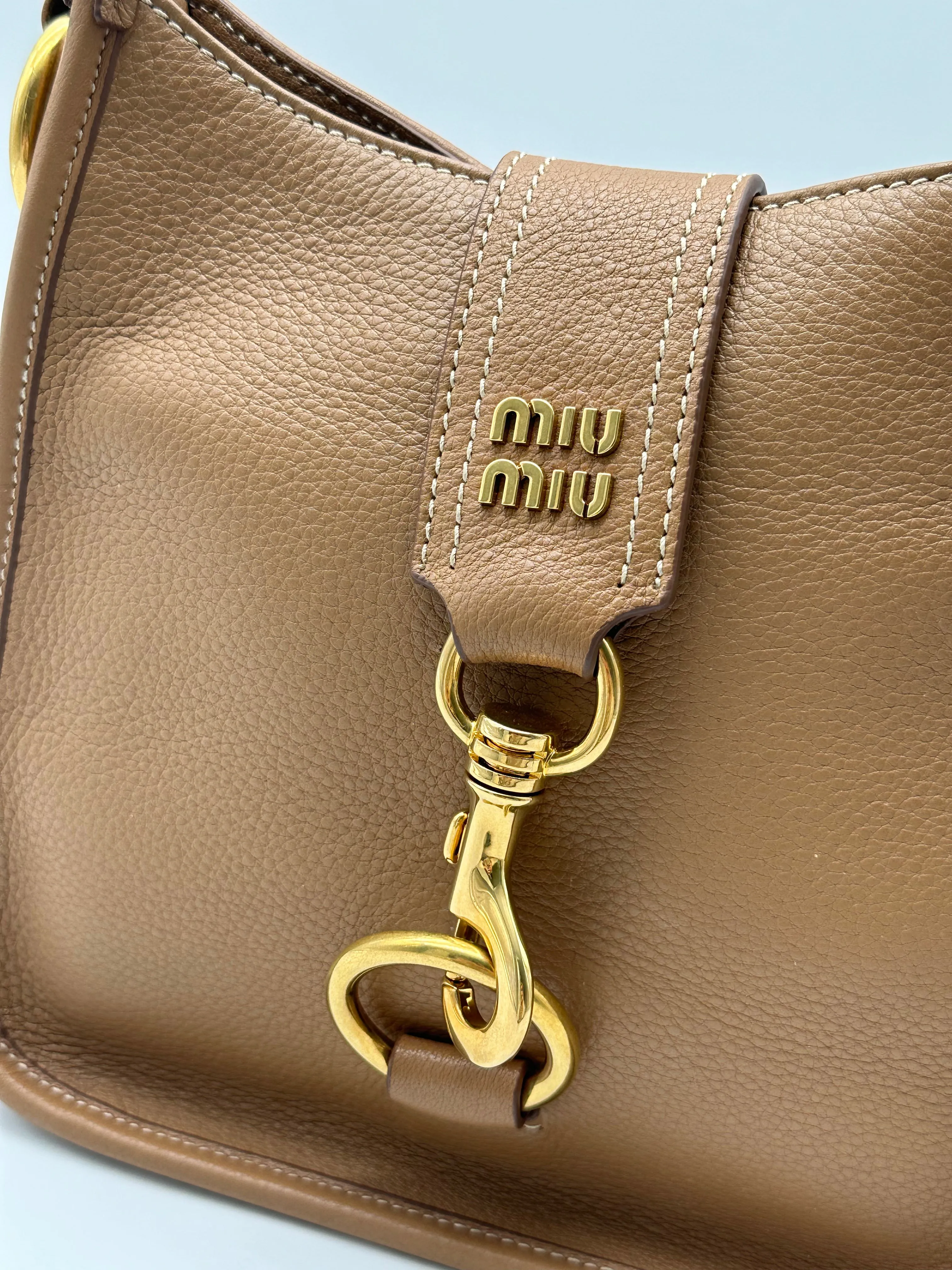 Borsa Con Gancio Oro E Tracolla Logata