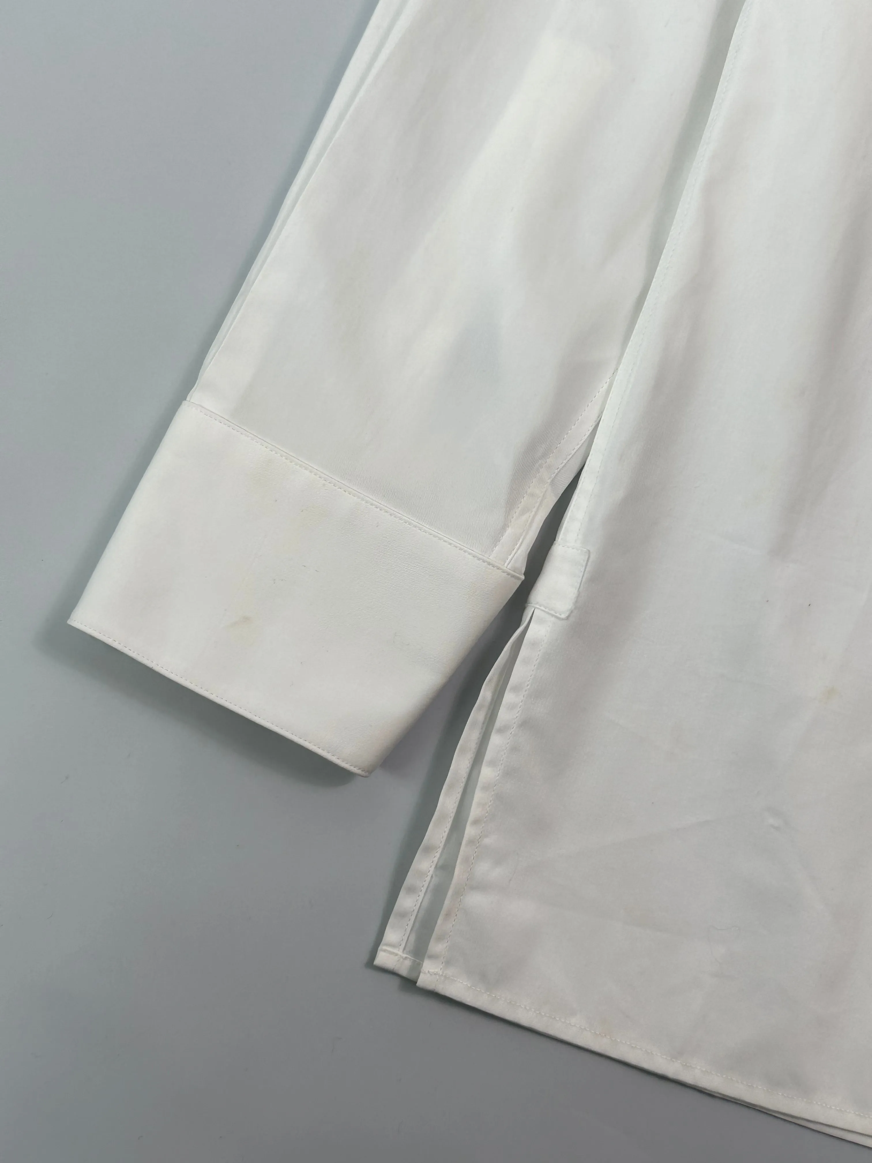 Camicia Bianca Con Colletto A Punta E Dettaglio In Metallo