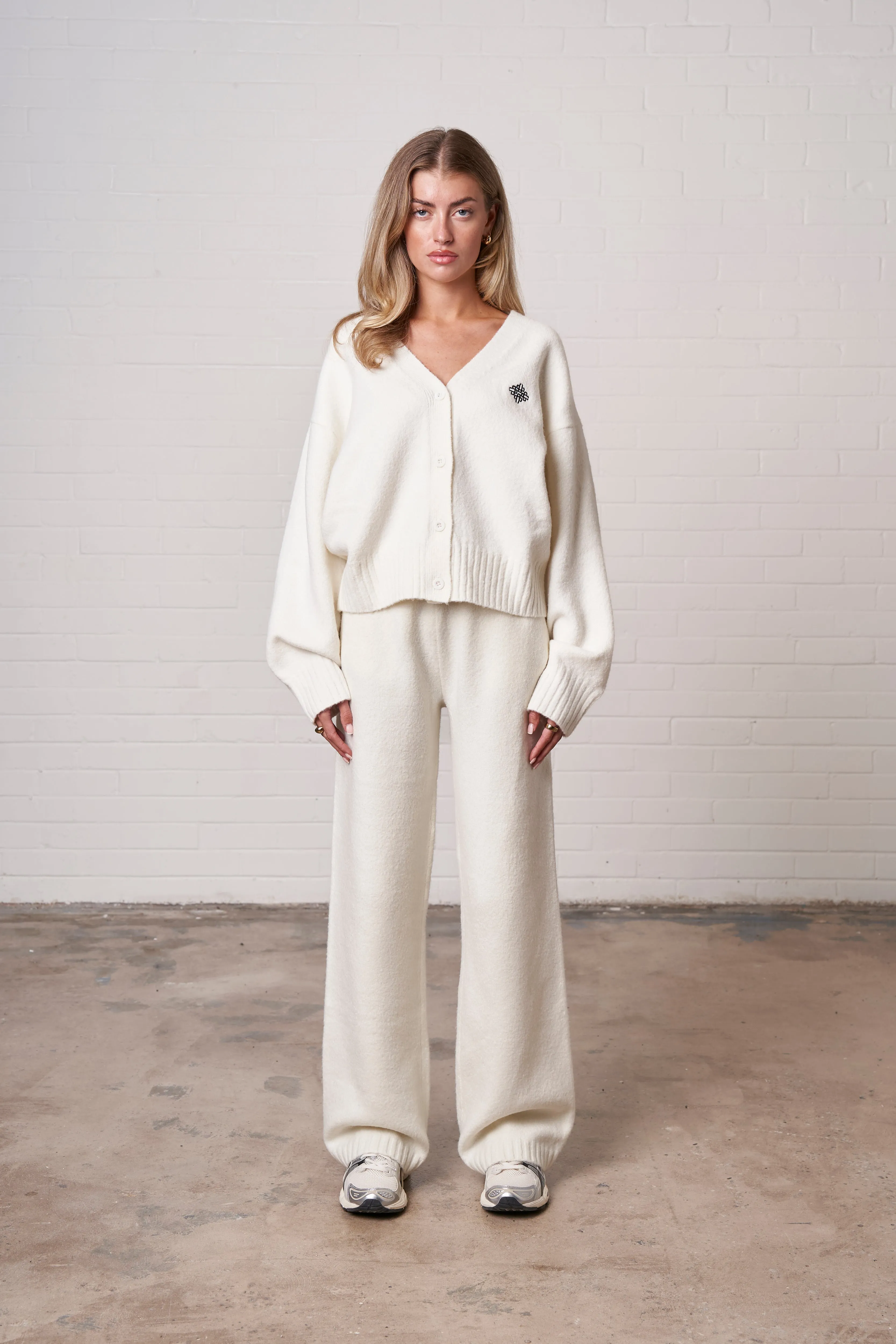 FLUFFY KNITTED EMBLEM EMBROIDERED CARDIGAN - OFF WHITE