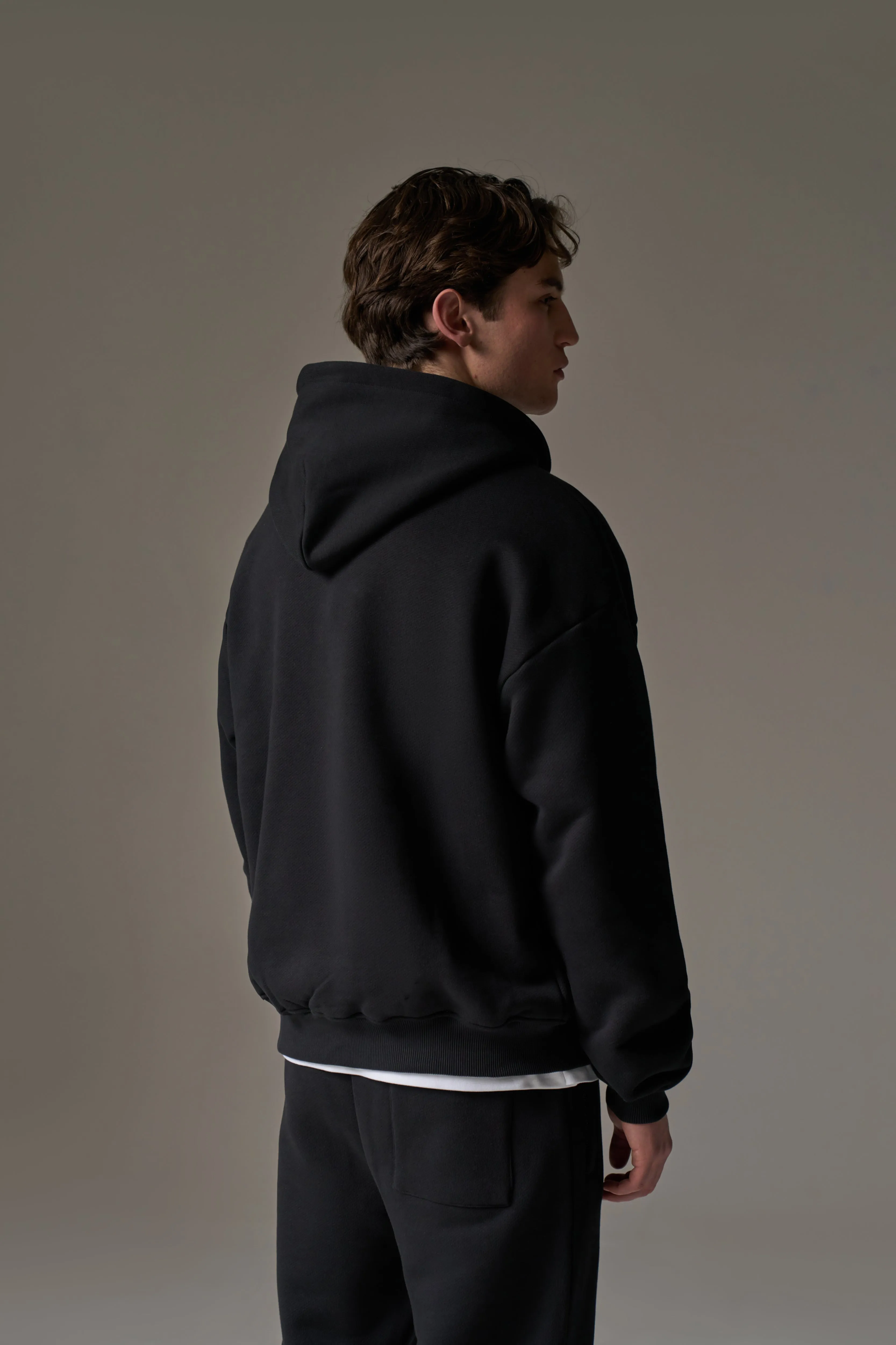 HEAVYWEIGHT EMBLEM APPLIQUE ZIP THROUGH HOODIE - BLACK