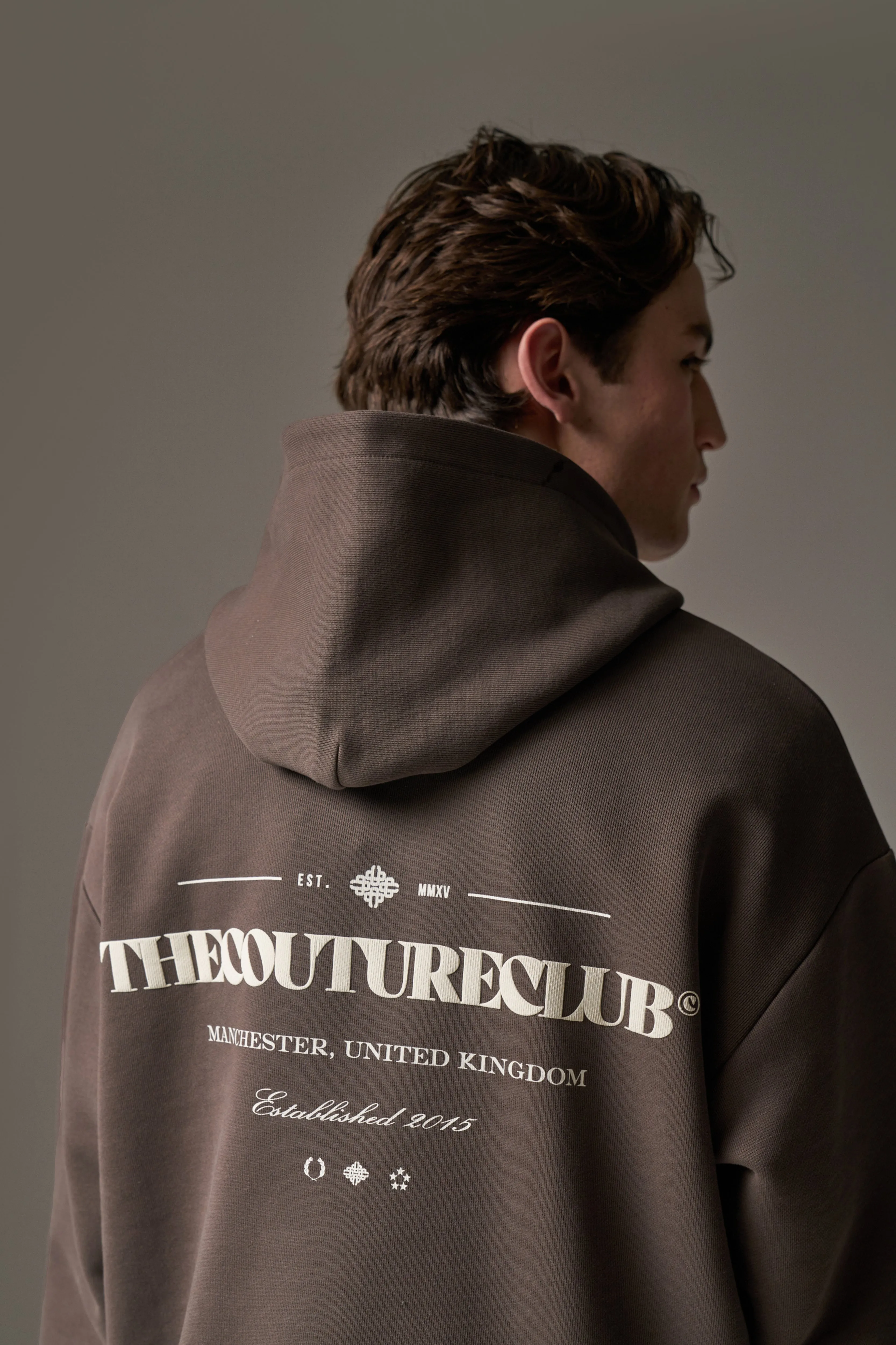 MIXED FONT GRAPHIC HOODIE - BROWN