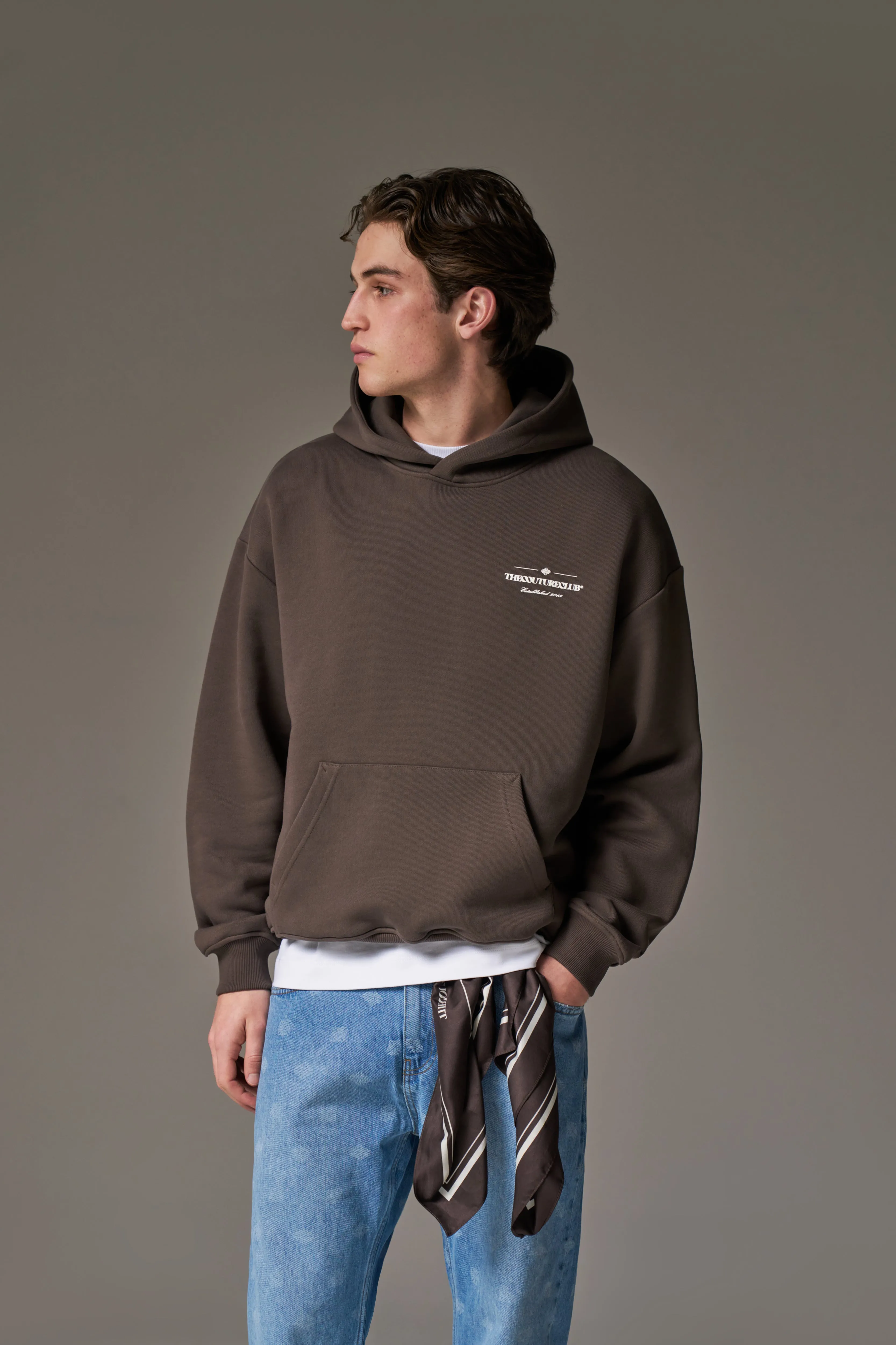 MIXED FONT GRAPHIC HOODIE - BROWN