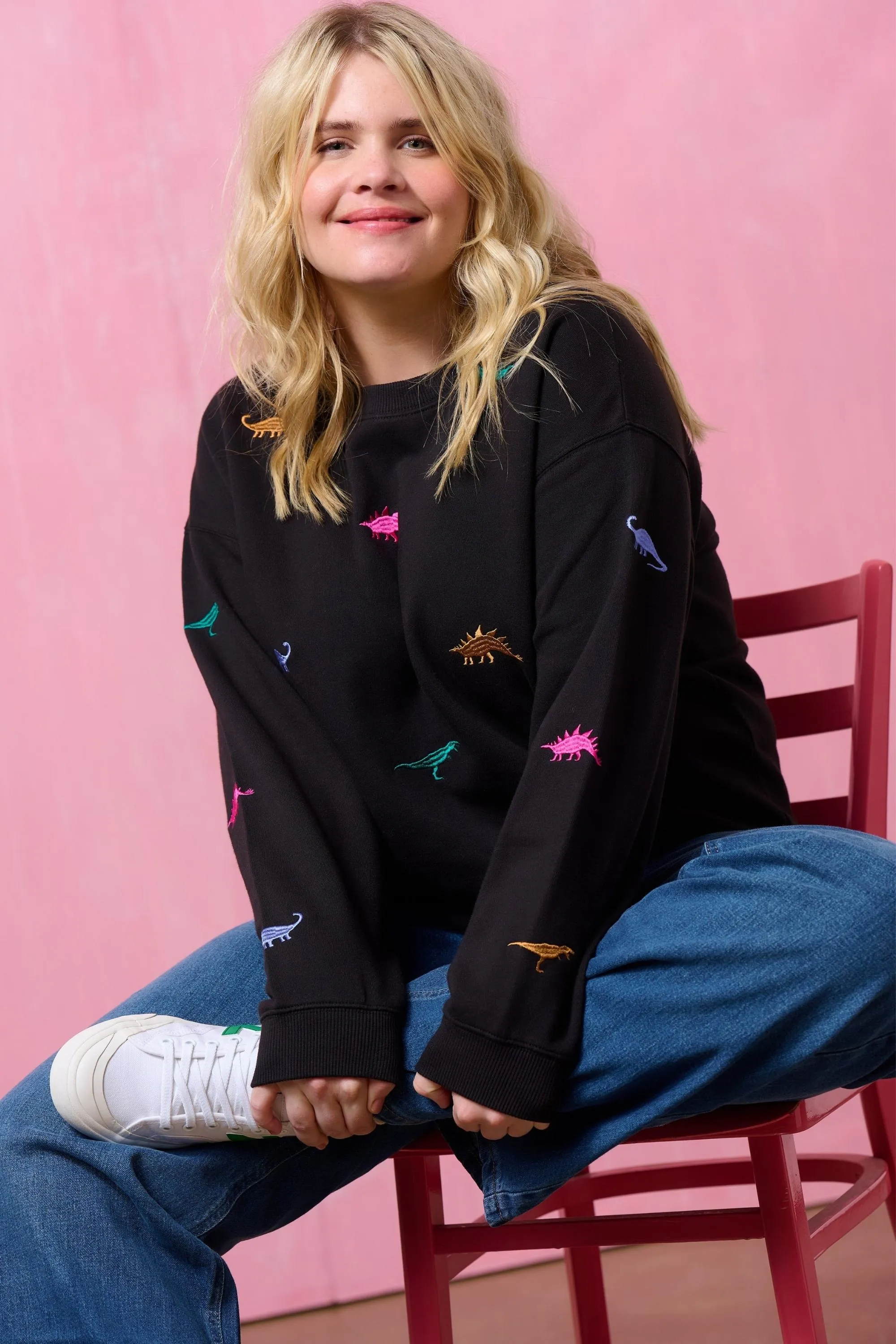 Noah Sweatshirt - Black. Dino-Fun