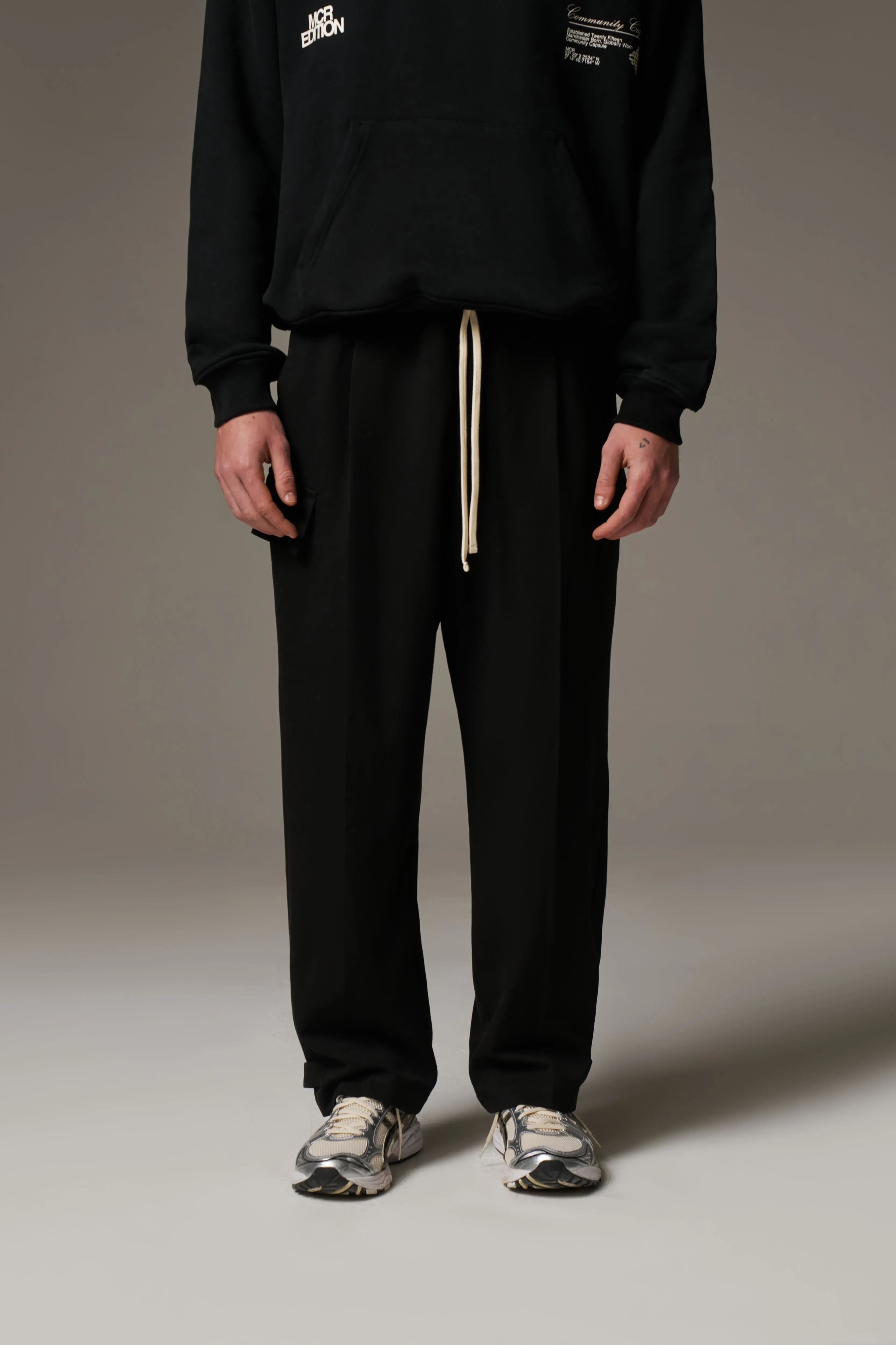 PLEATED WIDE LEG TROUSER - BLACK