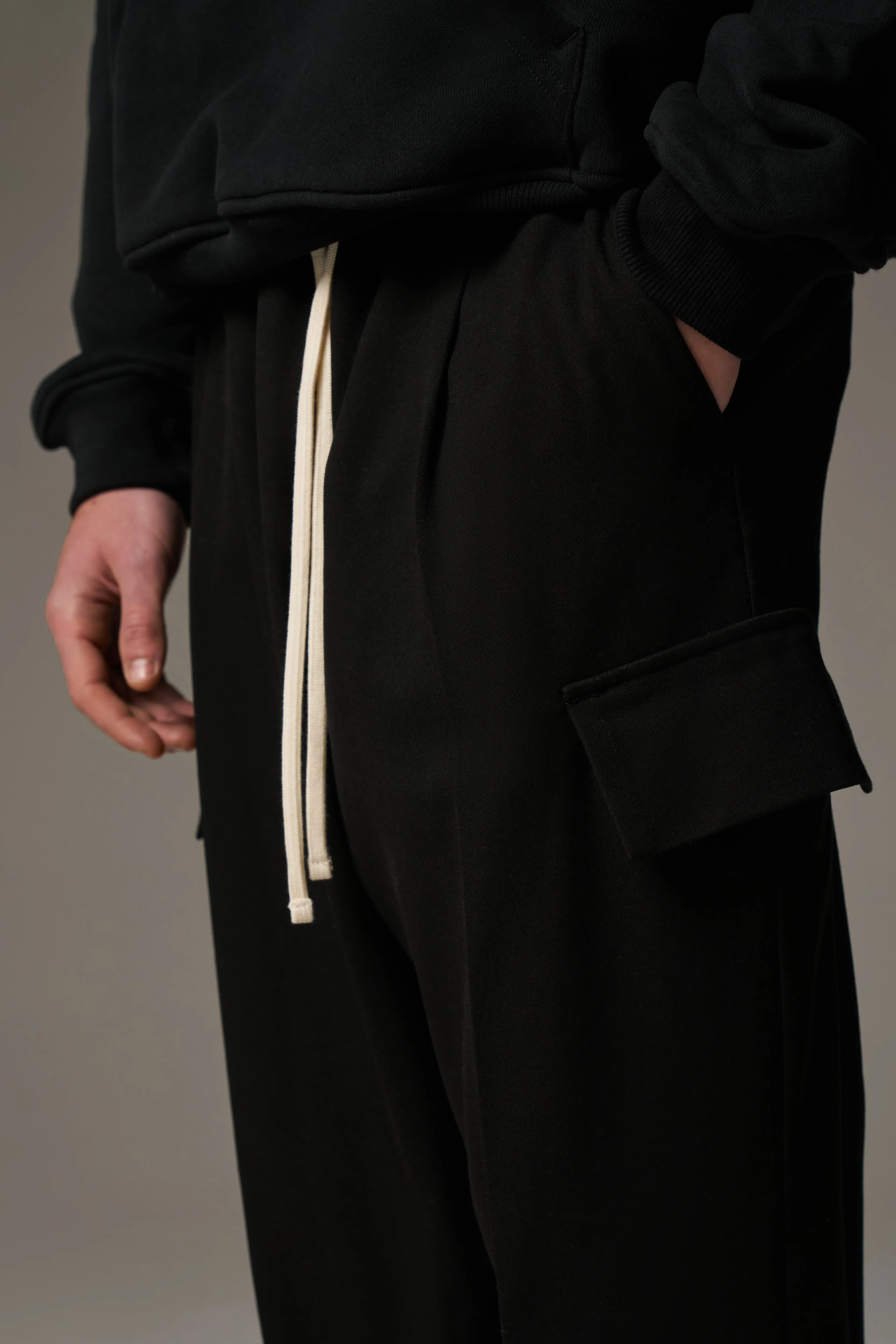 PLEATED WIDE LEG TROUSER - BLACK